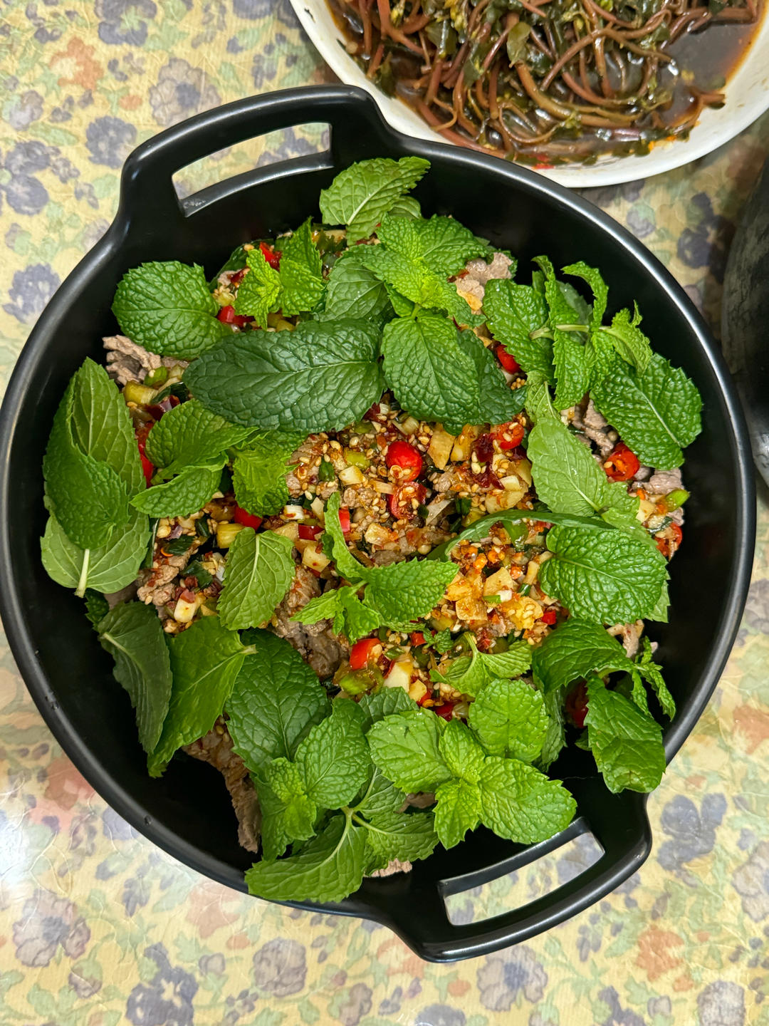 一口清凉的“薄荷牛肉”