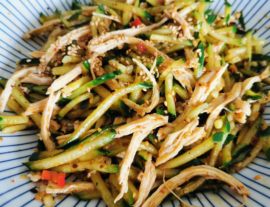 十五分钟搞定的快手菜：凉拌黄瓜鸡丝的做法