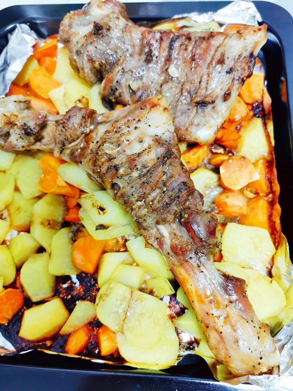 孜然蒜香烤羊腿