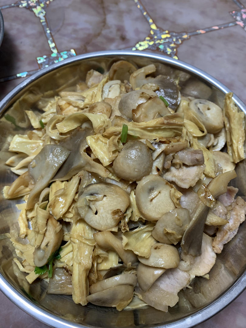 🍄蘑菇炒肉