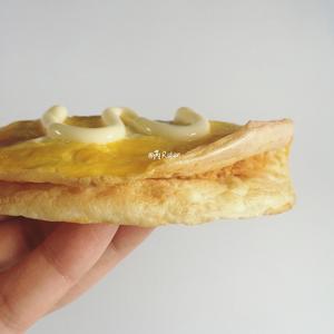 蛋包肉松黄金饼的做法 步骤9
