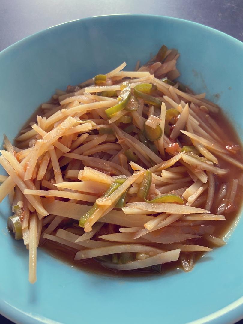 家常素菜西红柿炒土豆丝（番茄炒土豆丝）