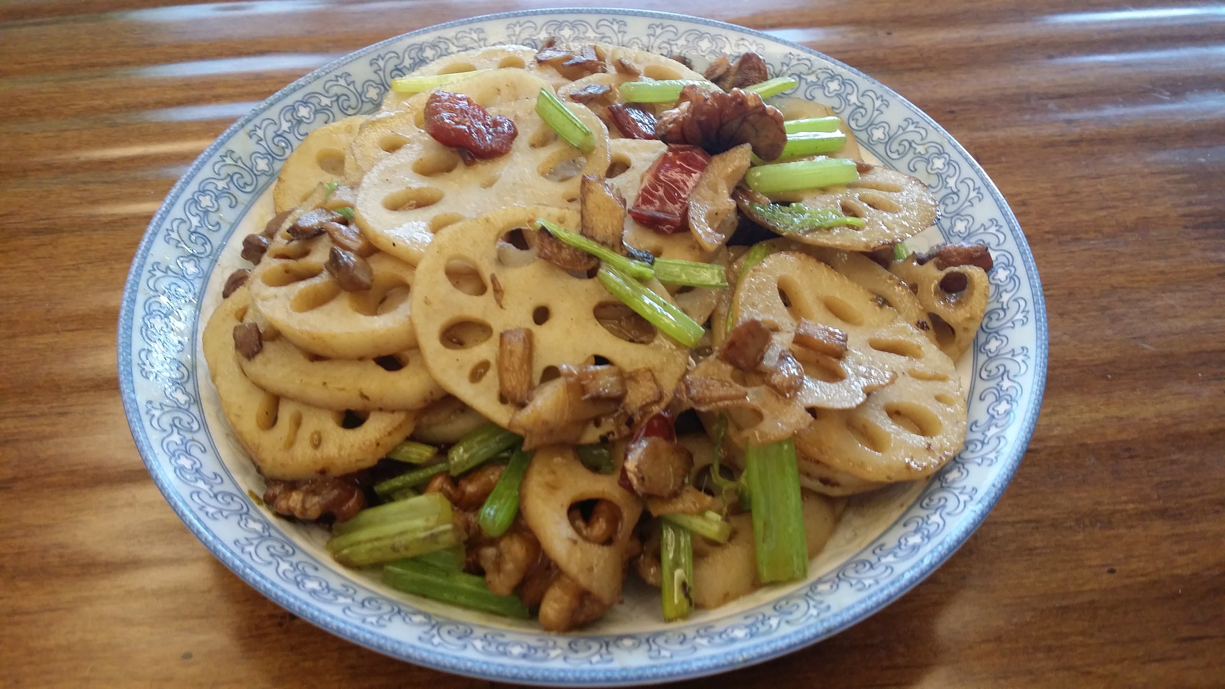 夏日养生，吃个炒菜就灵丨核桃炒藕片 · 圆满素食