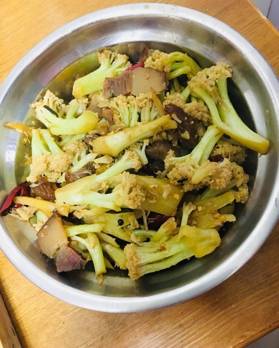 腊肉炒有机花菜