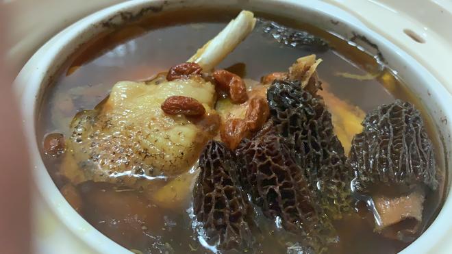 羊肚菌煲番鸭汤的做法