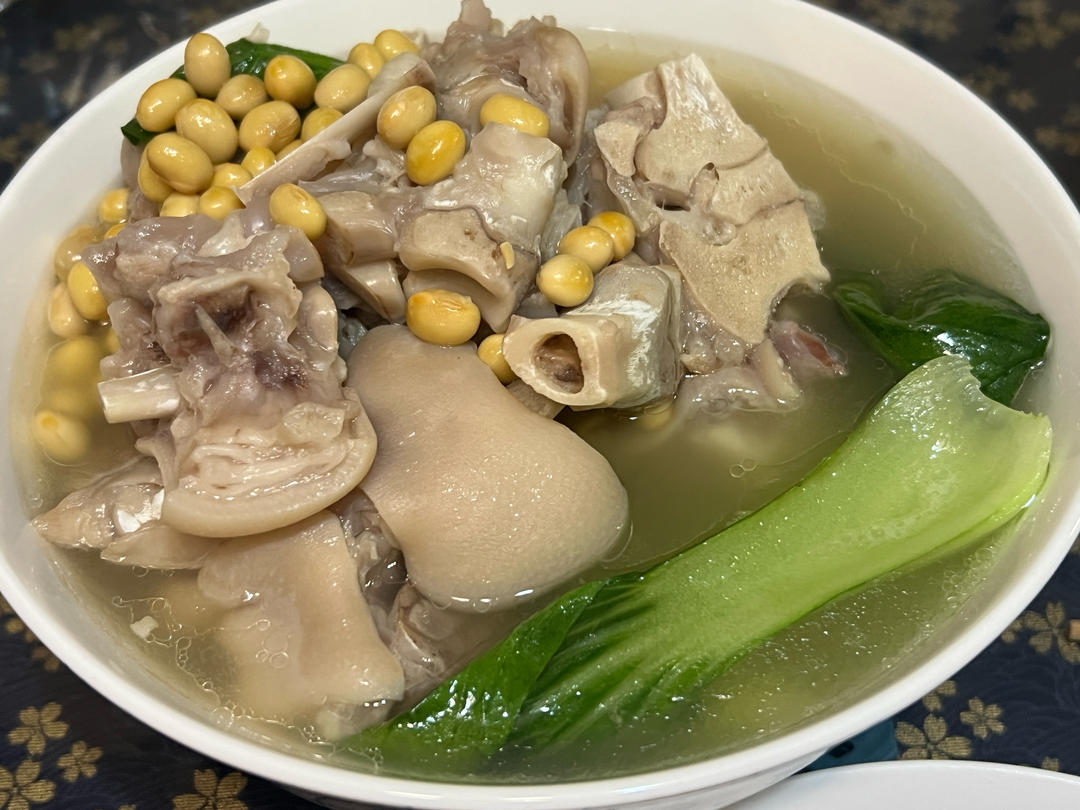 不油不腻不骚的清汤黄豆炖猪蹄猪脚汤
