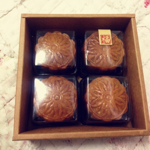 广式月饼——蛋黄莲蓉月饼
