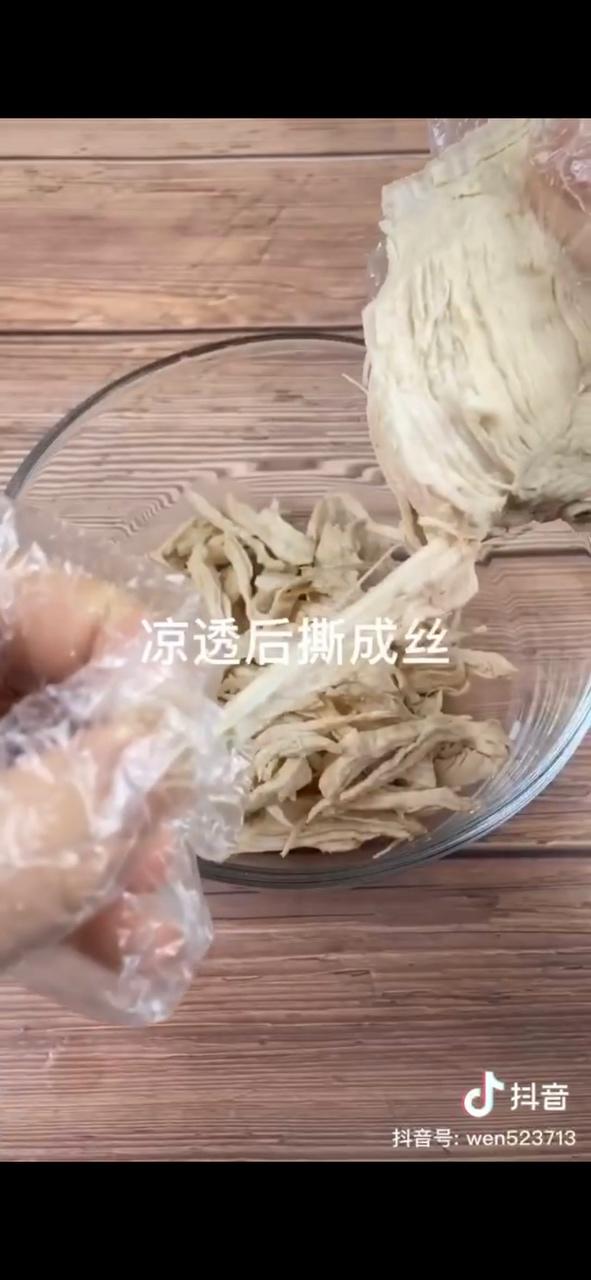 控糖减脂无油拌鸡胸的做法 步骤3