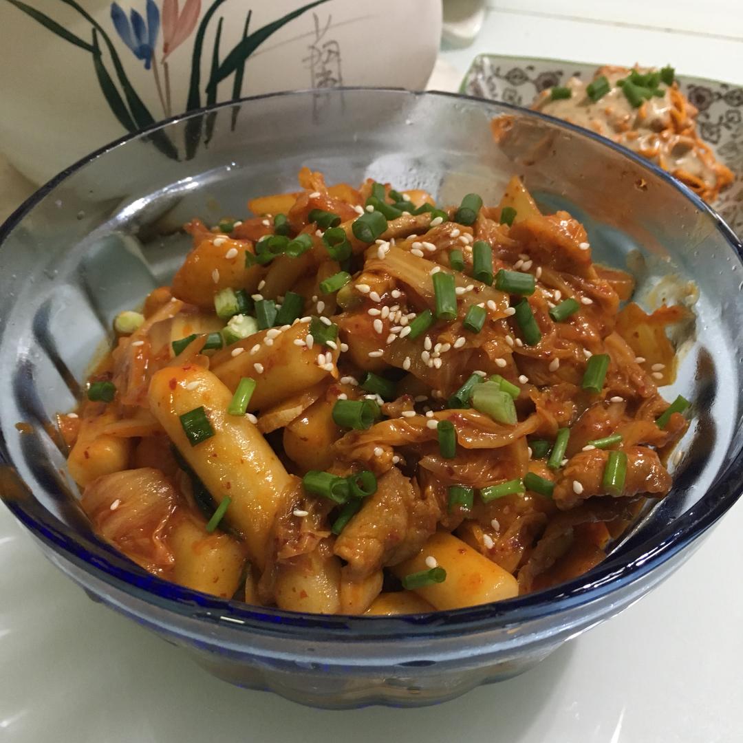 韩国泡菜炒辣年糕（年糕的做法）的做法