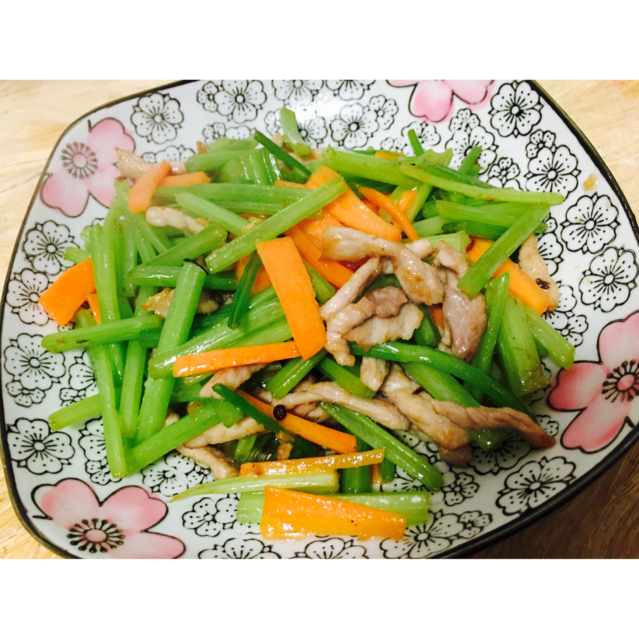 芹菜炒肉