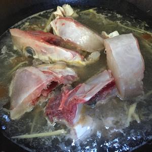 咸梅（蒸）煮鱼的做法 步骤4