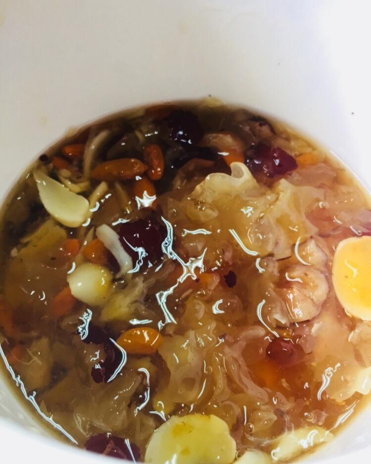 美白养颜滋补银耳羹