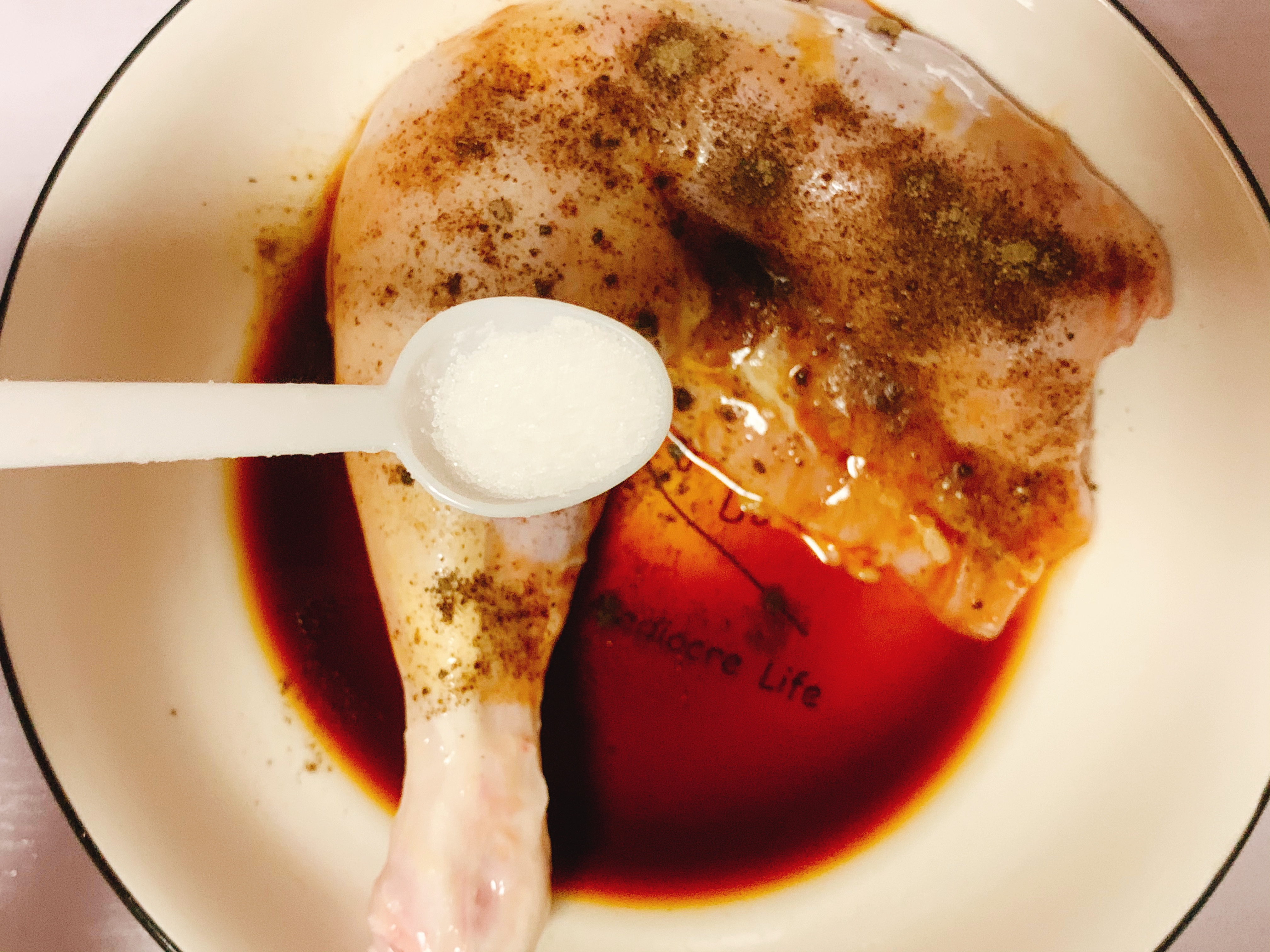 爆好吃❗️鲜嫩多汁，无油版金针菇蒸鸡腿的做法 步骤5