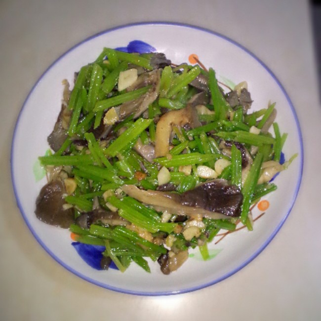 蘑菇芹菜