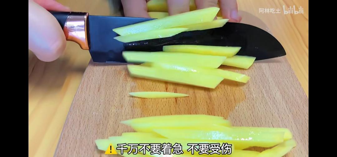 土豆鸡蛋汤的做法 步骤1