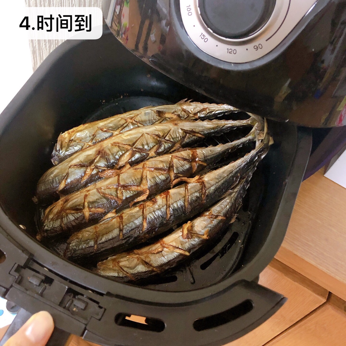 空气炸锅烤秋刀鱼的做法 步骤5