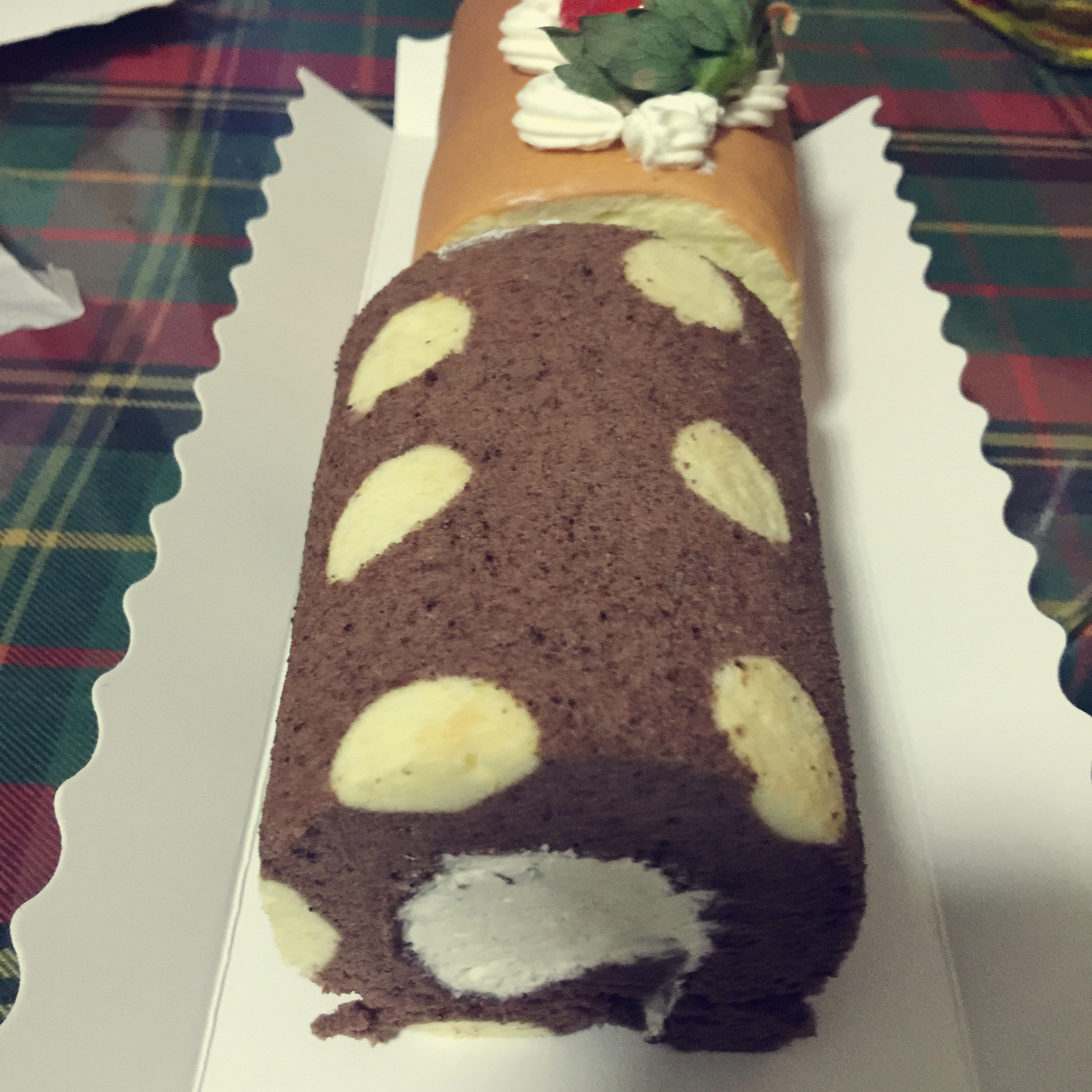 可可奶油波点蛋糕卷