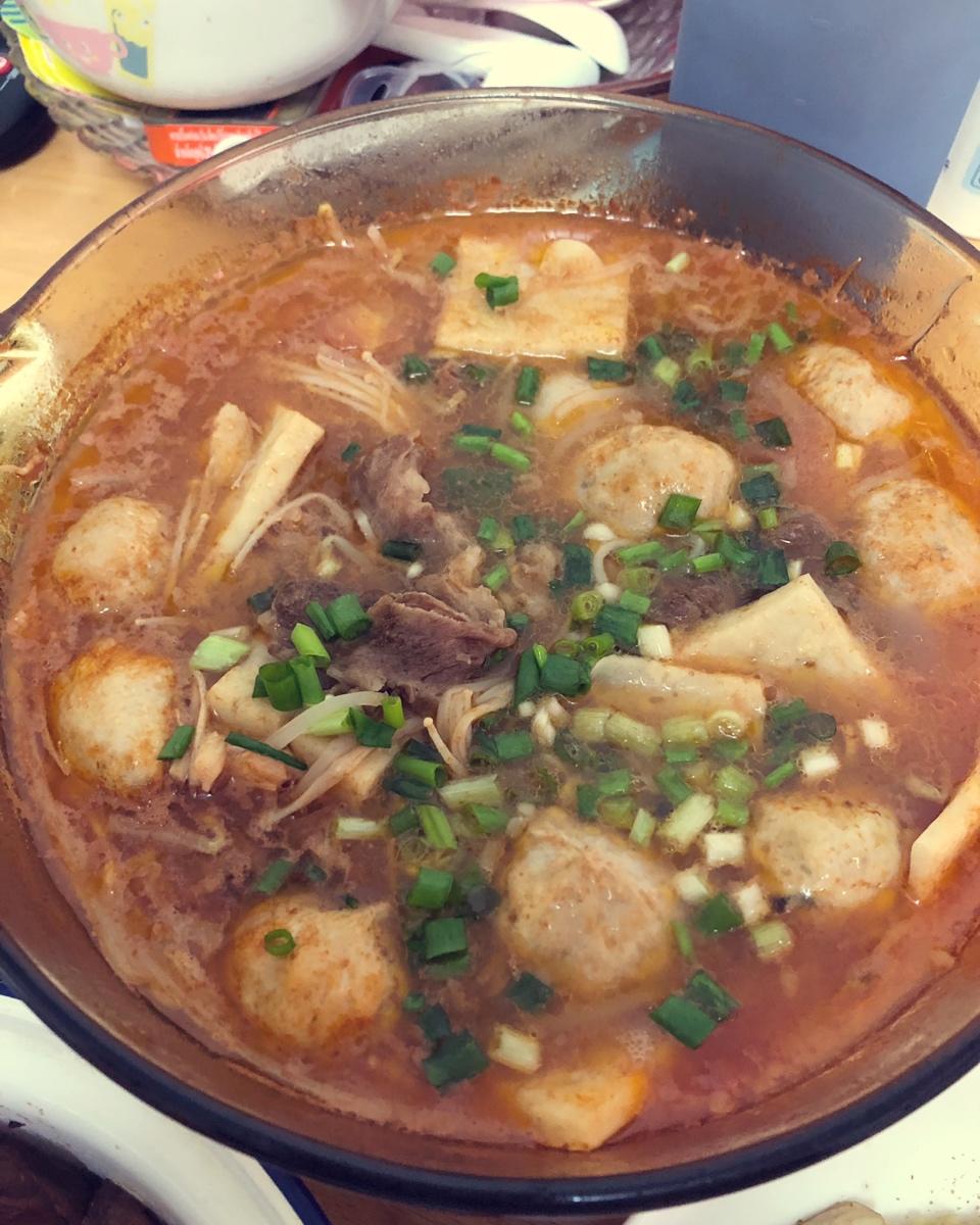 【金针菇番茄肥牛锅】
