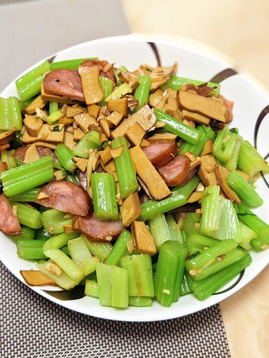 鸡蛋干炒芹菜(为了自己做的时候好找)