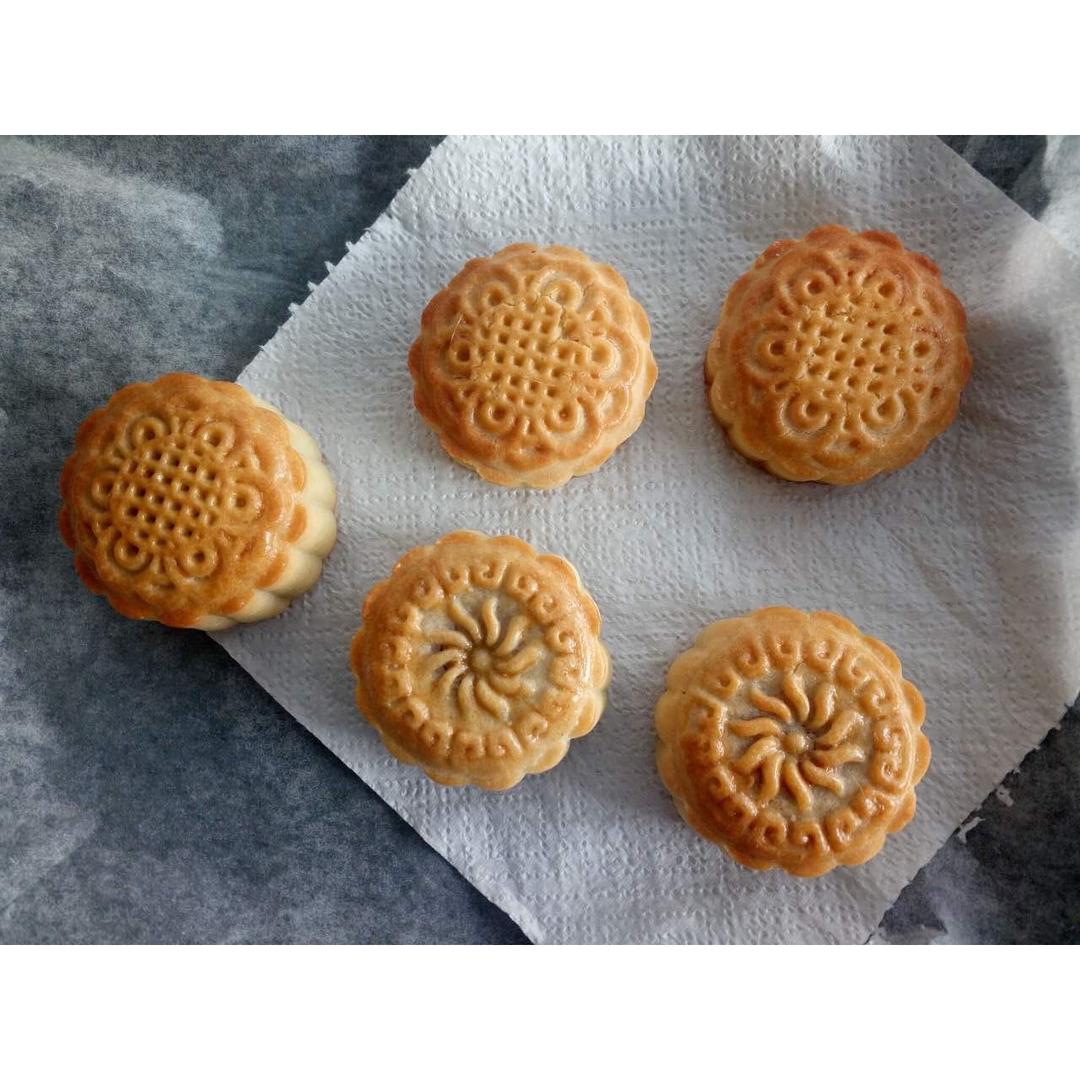 广式月饼—蛋黄莲蓉月饼