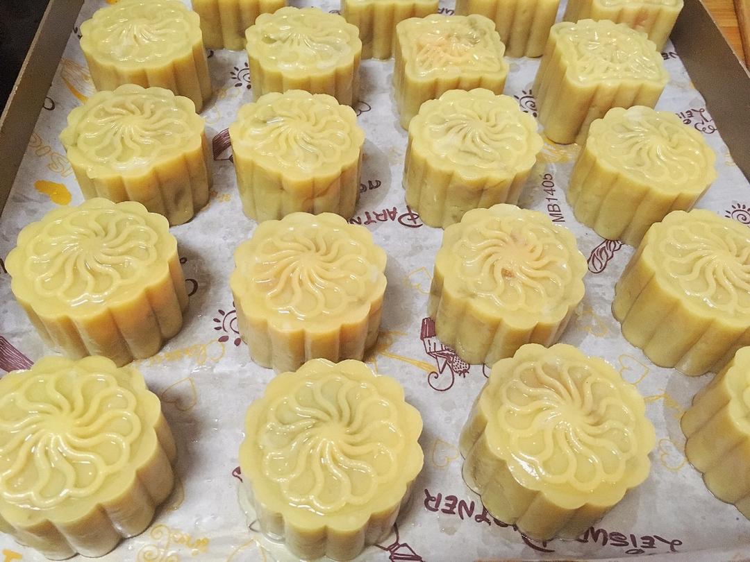 广式月饼——蛋黄莲蓉月饼