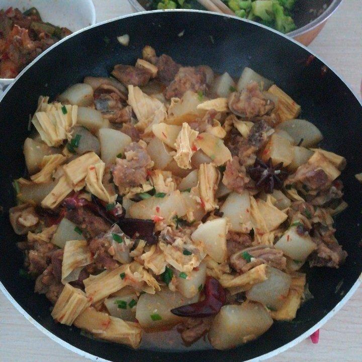 腐竹萝卜焖羊肉