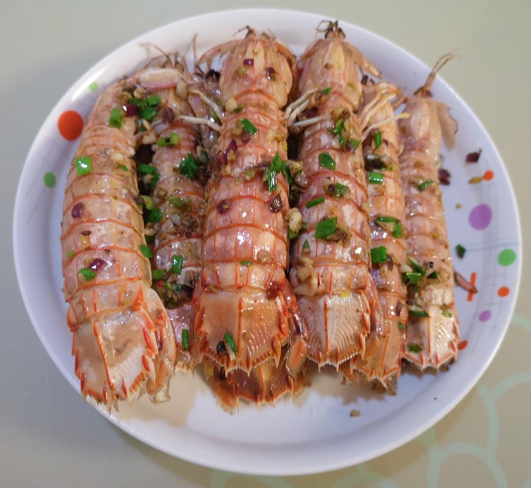 无油炸版的椒盐皮皮虾和巧拨虾壳的方法