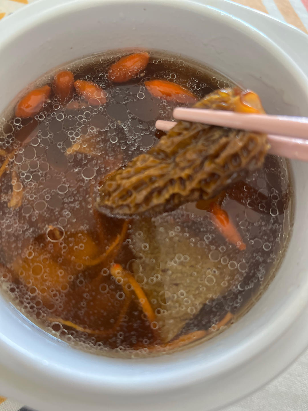 煲靓汤|羊肚菌竹荪排骨汤