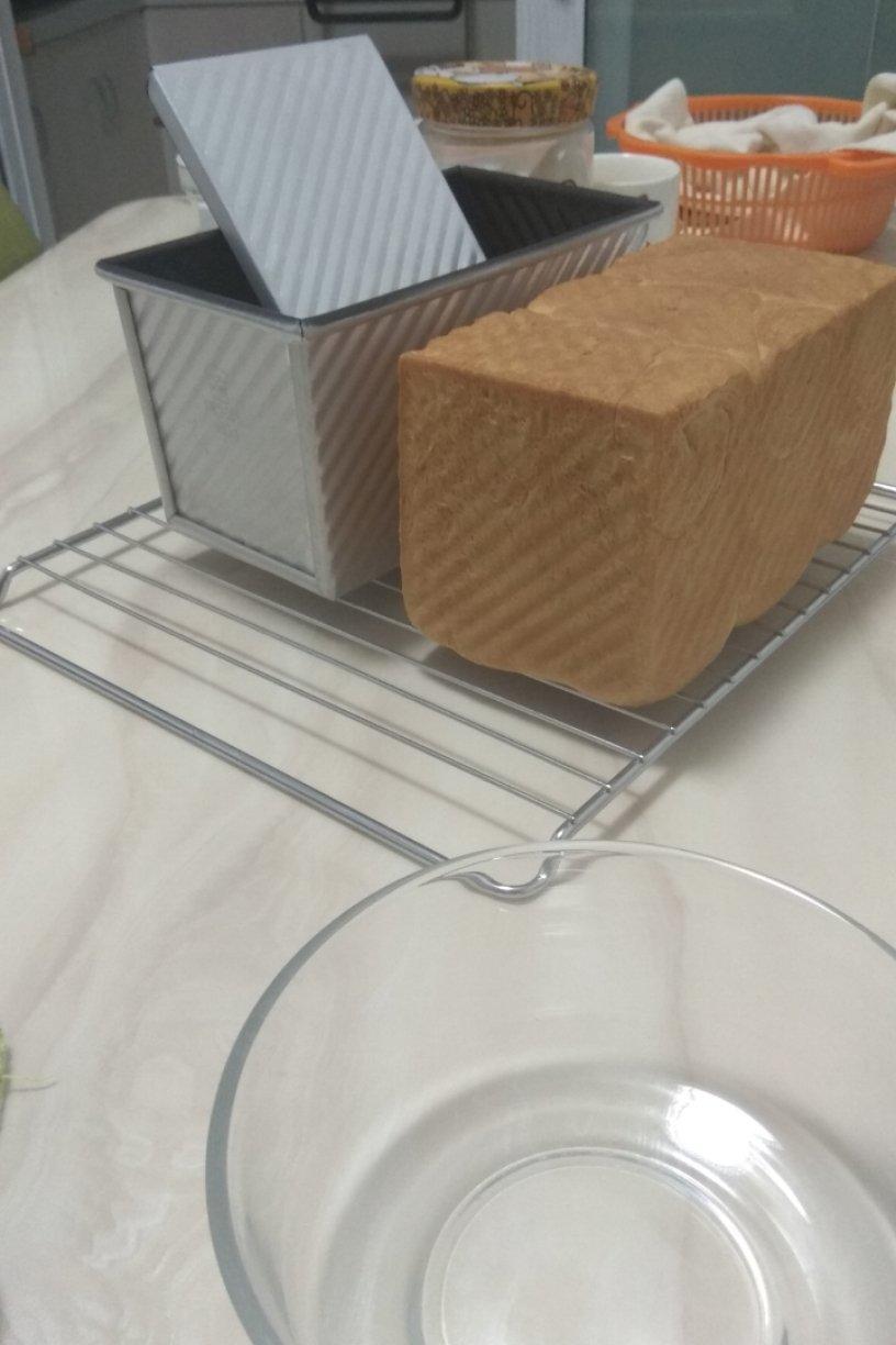 用烤箱自己做面包--手工牛奶吐司面包
