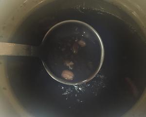 黑米黑芝麻黑豆花生核桃糖水的做法 步骤4