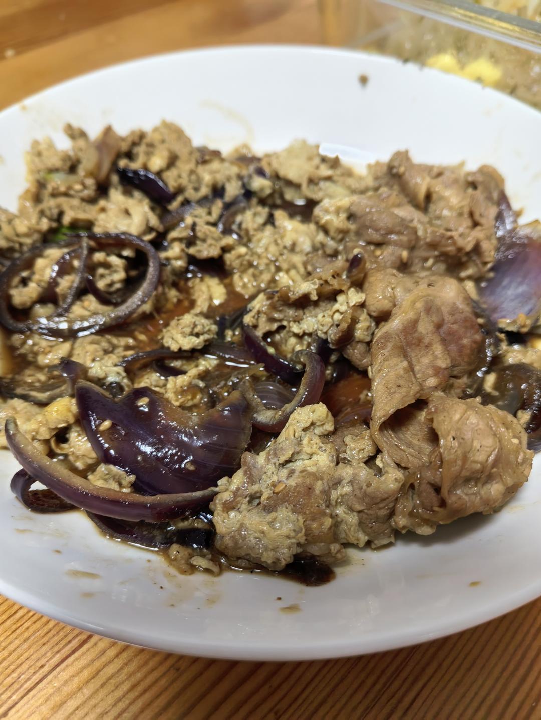 洋葱滑蛋肥牛卷/饭。一个人也要好好吃饭