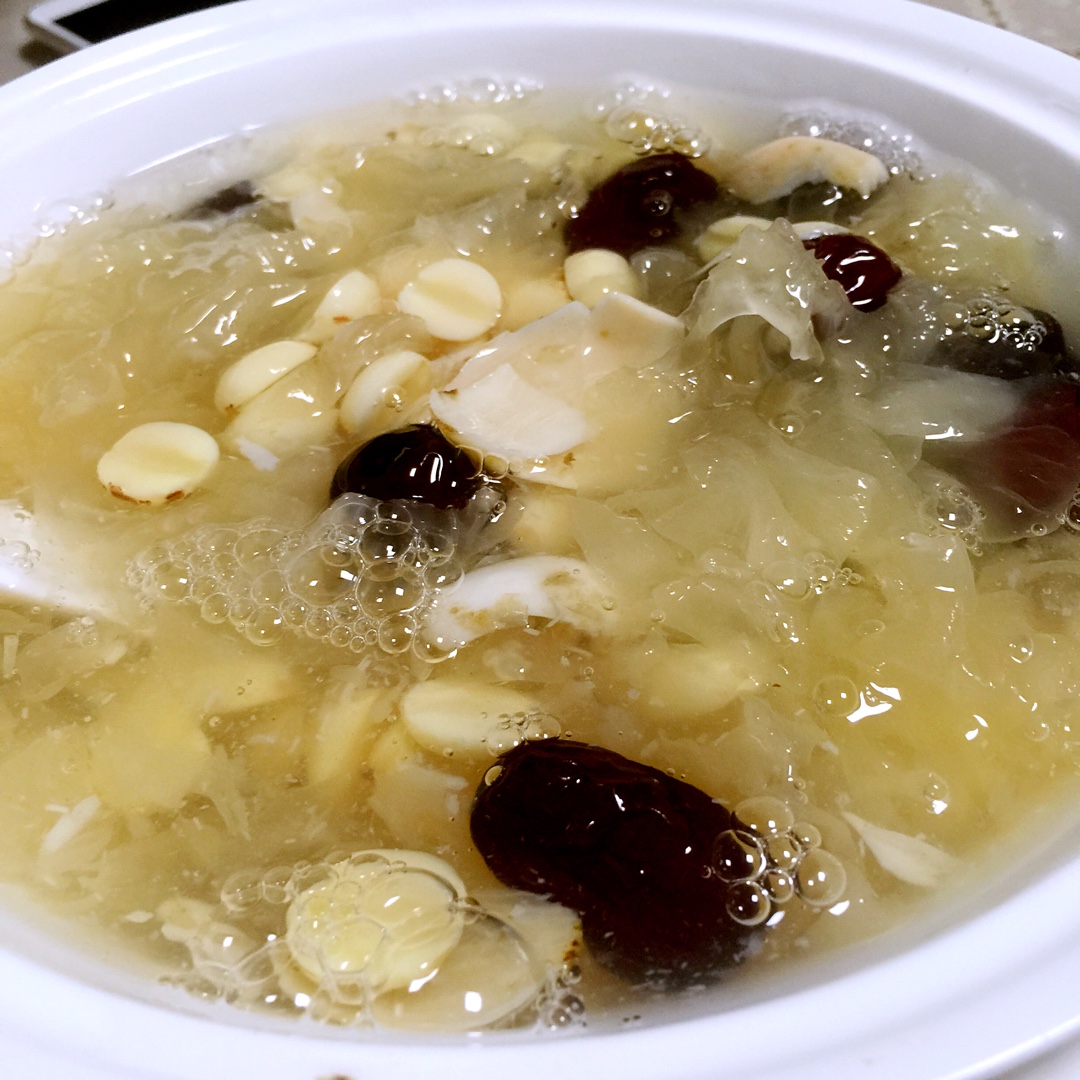 银耳百合莲子羹