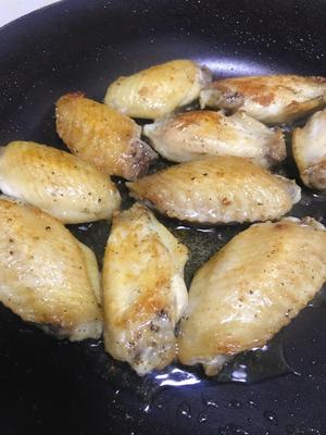 黑椒蜂蜜煎鸡翅的做法 步骤3