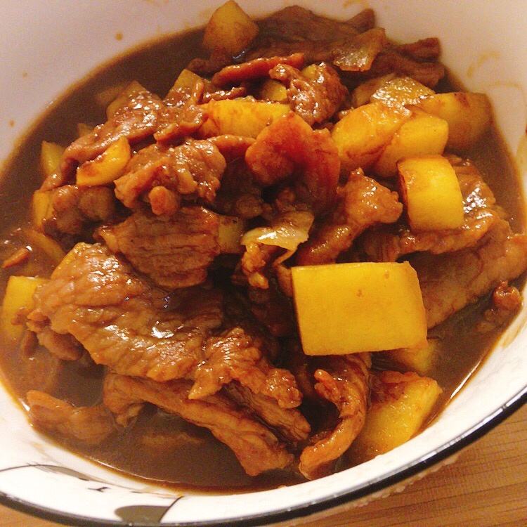 牛肉焖土豆，超下饭的做法