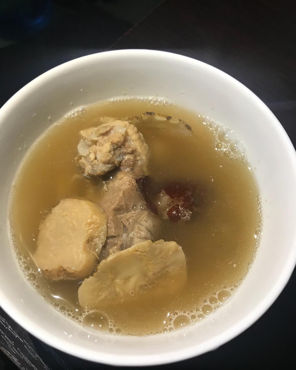 白白的花生酱做的玛卡猪骨炖汤