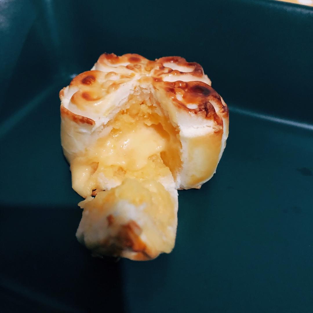 爆浆流心奶黄月饼-咸甜适中入口即化