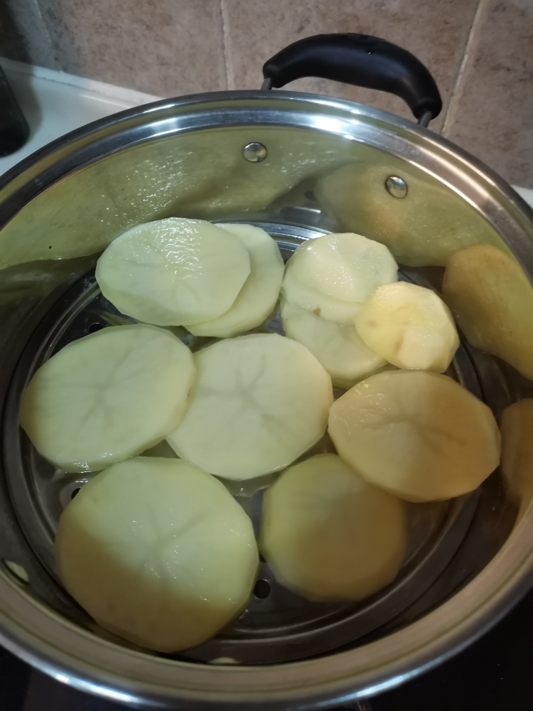 小白菜熬洋芋的做法 步骤1