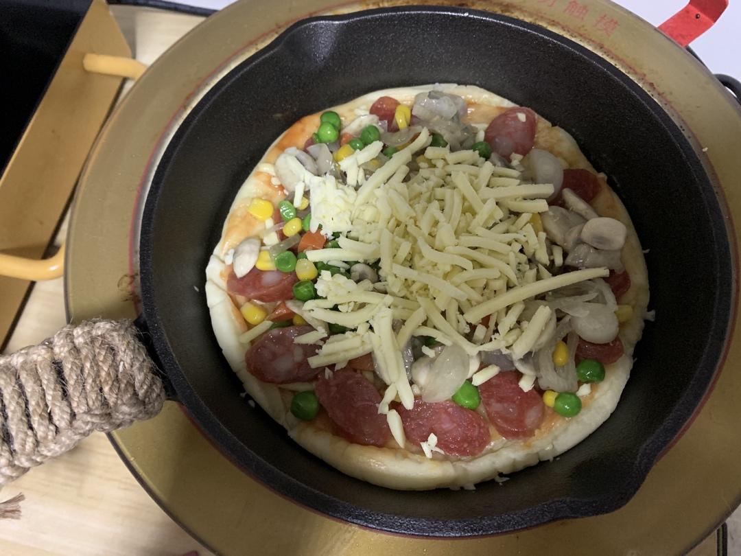 平底锅脆底香肠披萨