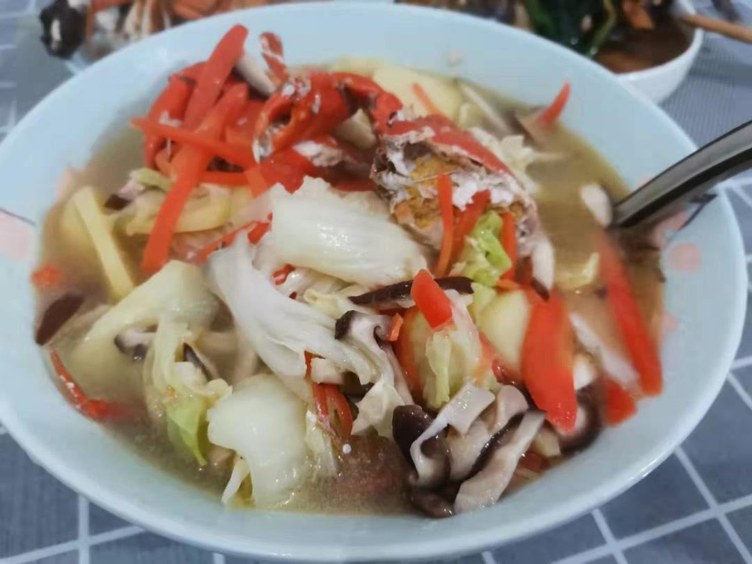 牙都鲜掉的三门青蟹丝瓜土豆汤
