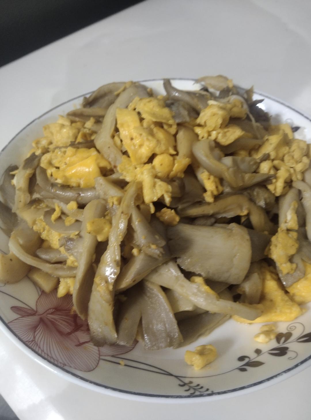 蘑菇炒鸡蛋	平菇这样炒，鲜美无比巨好吃