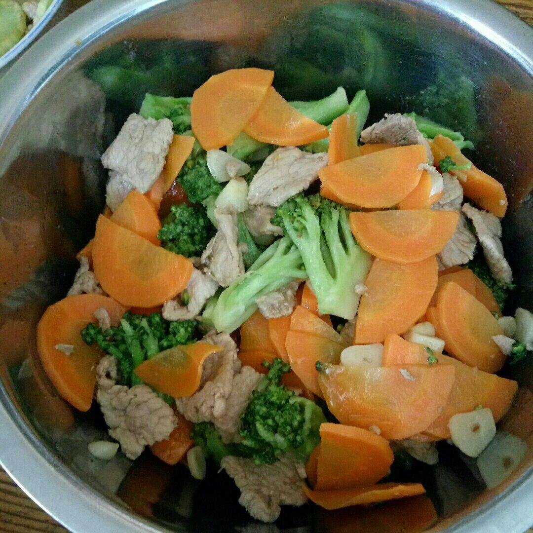 bun's流 西兰花红萝卜炒肉