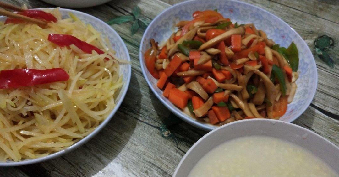 青椒素炒杏鲍菇