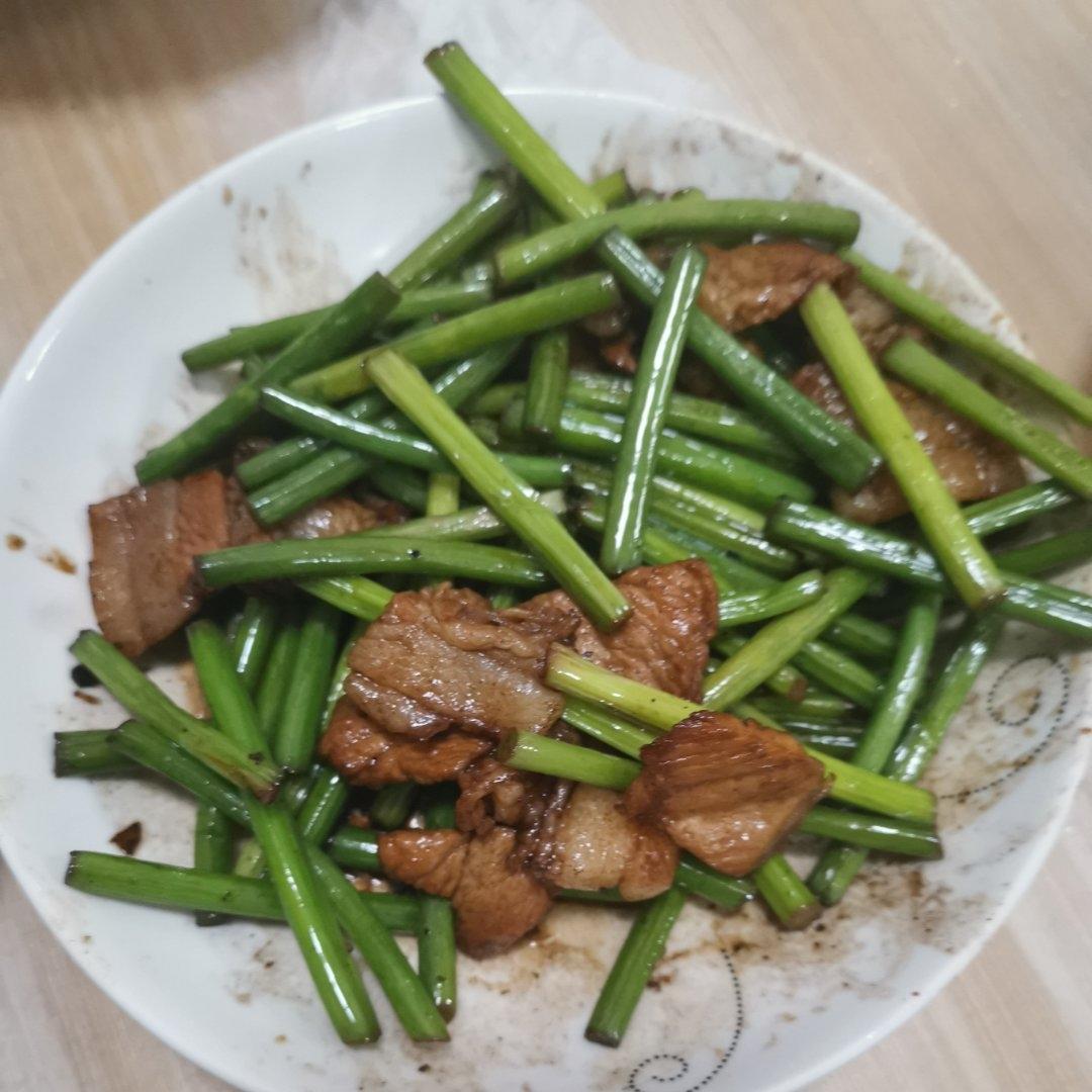 菜苔炒五花肉-袁姗姗特别喜欢的一种蔬菜，自古就是网红菜，搭配五花肉炒一上桌就被抢光