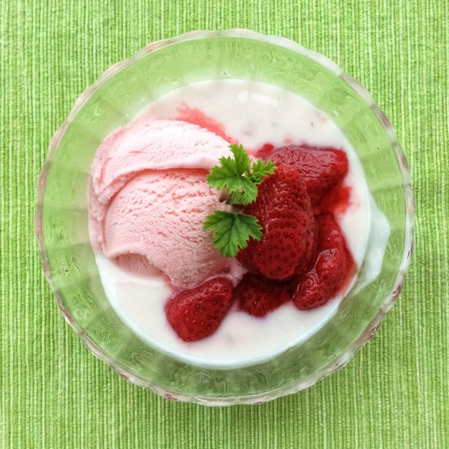 猛小姐做的草莓奶油冰淇淋