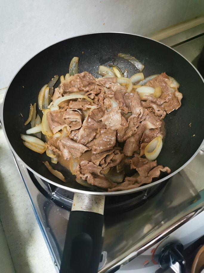 洋葱牛肉盖饭
