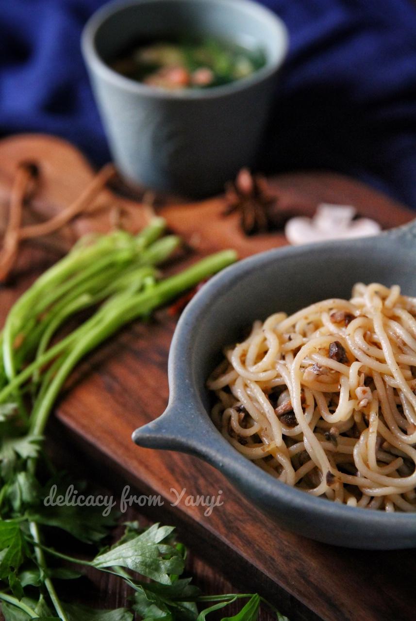 牛肉双菇炒米粉