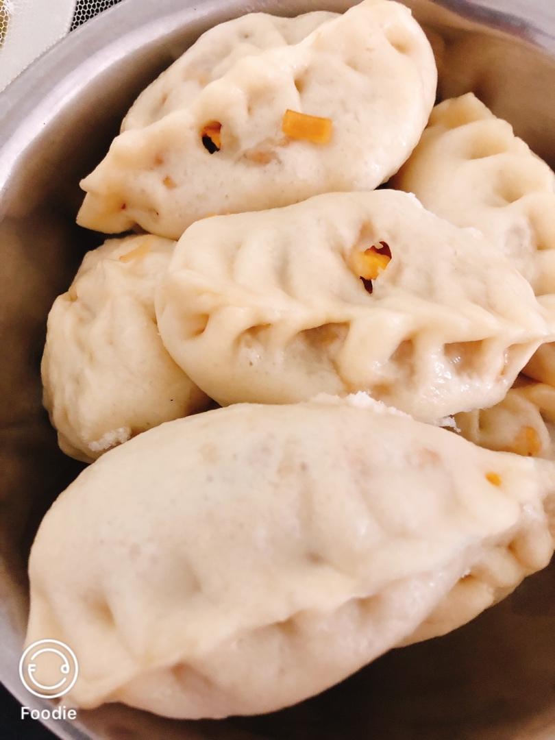 松软的素馅包子