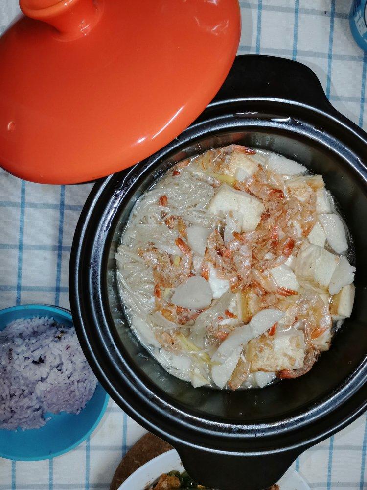 鲜掉眉毛的菠菜瘦肉虾皮豆腐汤