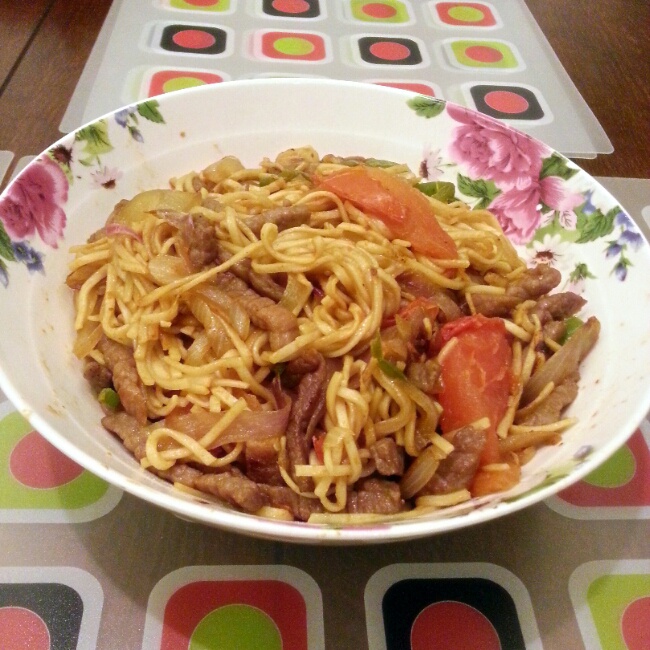 香肠鸡蛋炒面