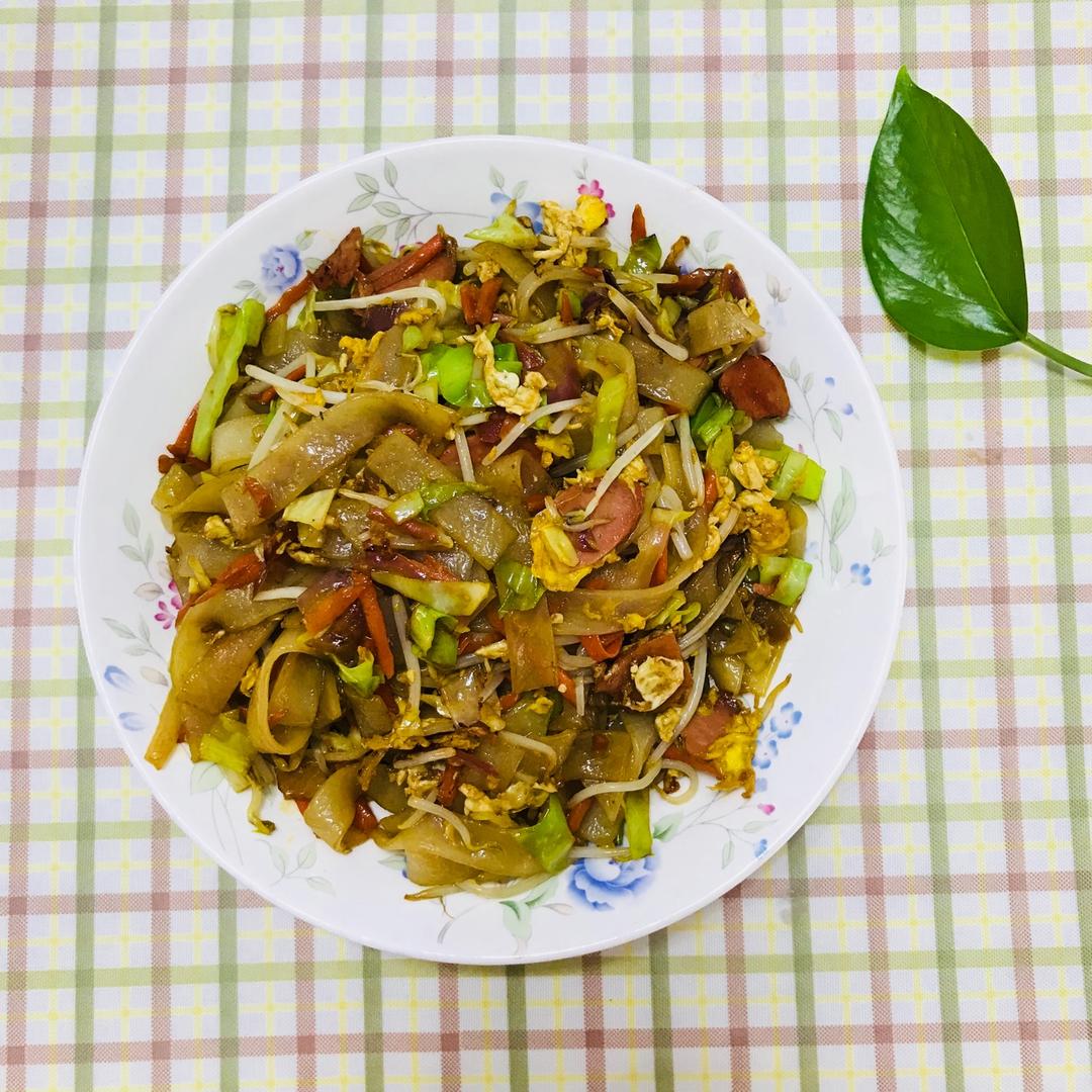 火腿鸡蛋炒河粉